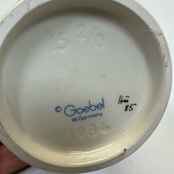 Goebel Hummel Hear Ye Hear Ye Ceramic Boy with Horn, Latern & Staff Figurine - Picture 9 of 12